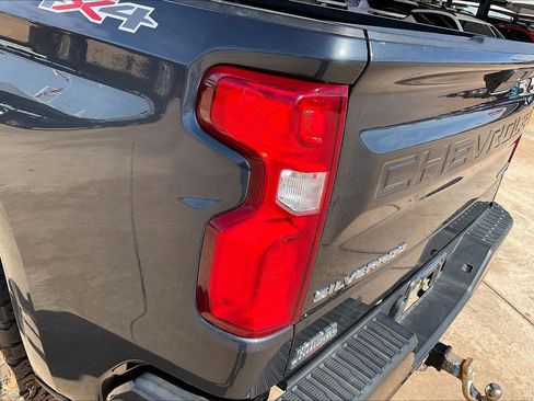 Used 2020 Chevrolet Silverado 1500 Custom w/ Custom Value Package AWD/4WD image 28