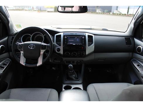 Used 2015 Toyota Tacoma 4x4 Double Cab image 9