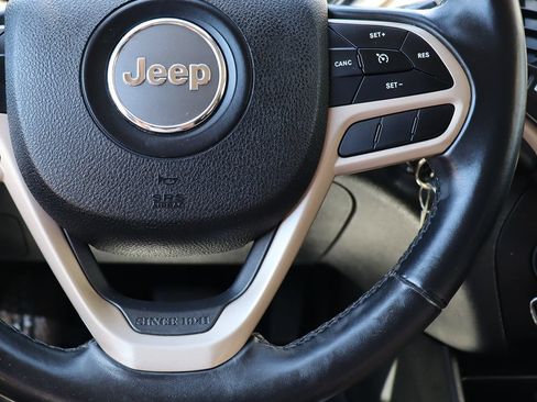 Used 2017 Jeep Cherokee Latitude FWD image 53