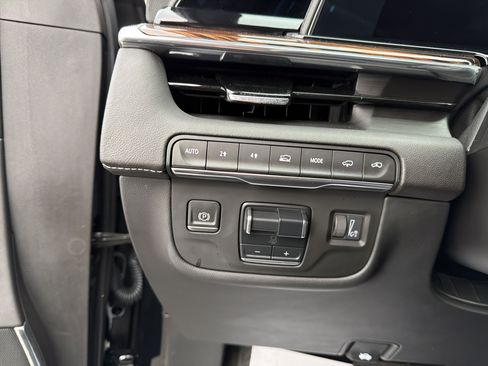 Used 2023 Cadillac Escalade ESV Premium Luxury w/ Performance Package image 10