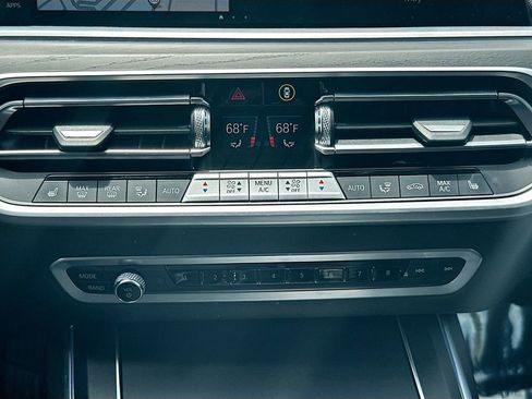 Used 2022 BMW X7 xDrive40i w/ Premium Package AWD/4WD image 16