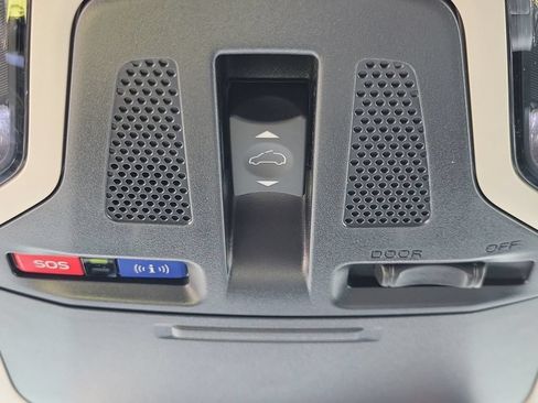 Used 2025 Subaru Outback Limited AWD/4WD image 33