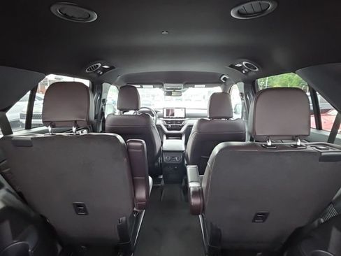 Used 2026 Ford Explorer Platinum w/ LUX Leather Package AWD/4WD image 11
