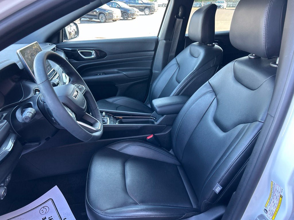 Used 2026 Jeep Compass Limited AWD/4WD image 13