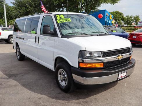 Used 2024 Chevrolet Express 3500 LT w/ LT Preferred Equipment Group RWD image 8