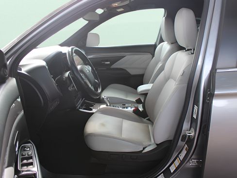 Used 2022 Mitsubishi Outlander SEL AWD/4WD image 9