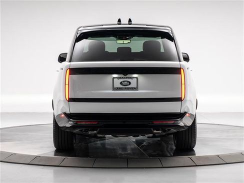 Used 2025 Land Rover Range Rover SE image 4