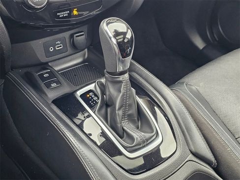 Used 2018 Nissan Rogue SL w/ Premium Package image 20