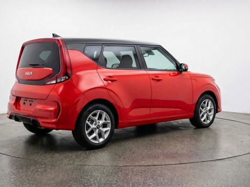 Used 2025 Kia Soul LX w/ LX Technology Package image 9