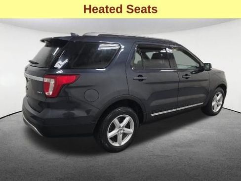 Used 2017 Ford Explorer XLT image 5