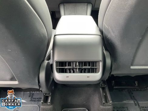 Used 2021 Tesla Model Y Long Range AWD/4WD image 34