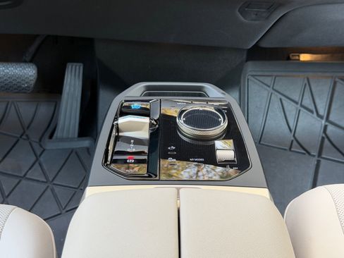 Used 2023 BMW iX xDrive50 w/ Sport Package image 21