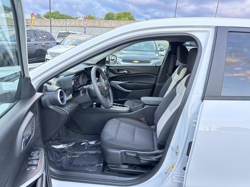 Used 2025 Chevrolet Trax LS w/ LS Convenience Package FWD image 20