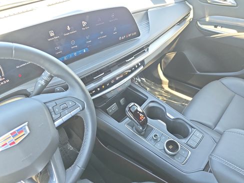 Used 2025 Cadillac XT4 Premium Luxury FWD image 23
