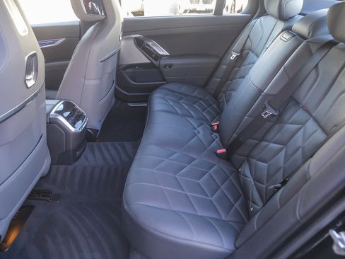 Used 2024 BMW 760i xDrive w/ Premium Package 2 image 15