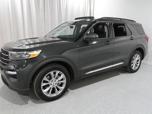 Certified 2023 Ford Explorer XLT w/ Equipment Group 202A image 3