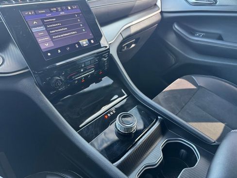 Used 2024 Jeep Grand Cherokee L Altitude image 36