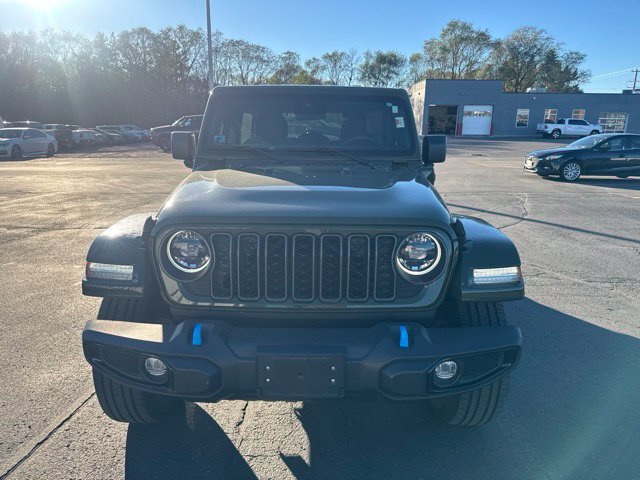 Used 2024 Jeep Wrangler Unlimited w/ Convenience Group AWD/4WD image 2