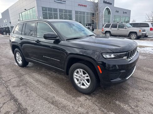 Certified 2023 Jeep Grand Cherokee Laredo image 8
