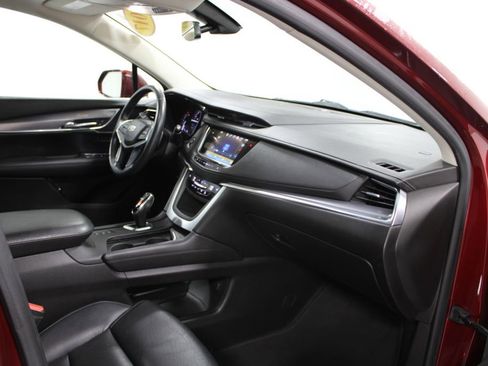 Used 2017 Cadillac XT5 Luxury image 28