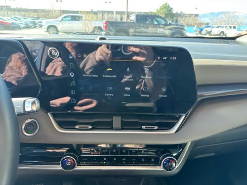 Used 2025 Chevrolet Equinox LT w/ Convenience Package II image 19