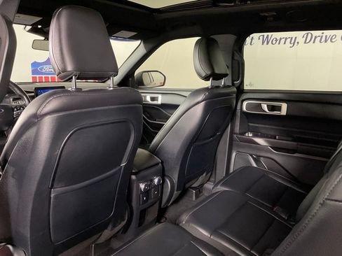Used 2020 Ford Explorer XLT w/ Equipment Group 202A RWD image 15