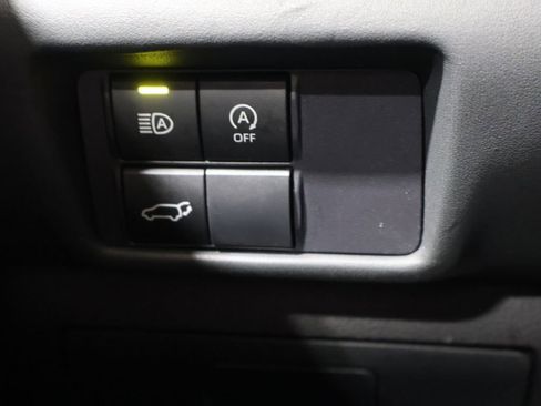 Used 2024 Toyota Highlander LE image 31