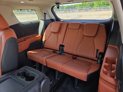 Used 2023 Kia Carnival SX Prestige FWD image 9