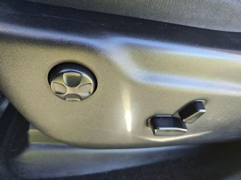 Used 2019 Jeep Grand Cherokee Laredo w/ Security & Convenience Group image 24