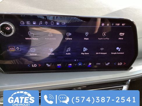 Used 2024 Chevrolet Traverse LT FWD image 3