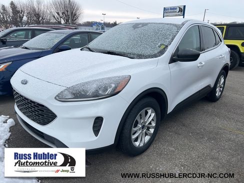 Used 2022 Ford Escape SE image 1