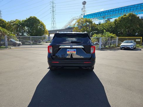 Used 2023 Ford Explorer XLT image 6