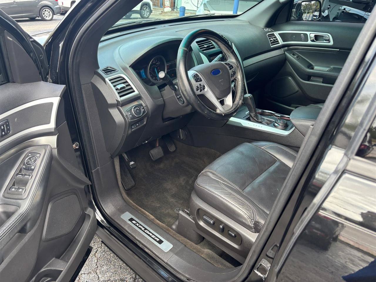 Used 2015 Ford Explorer Sport w/ Equipment Group 401A AWD/4WD image 9