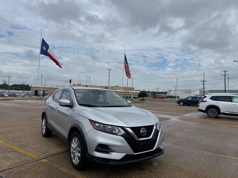 Used 2022 Nissan Rogue Sport S FWD image 2