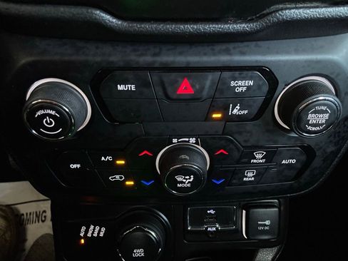 Used 2021 Jeep Renegade Latitude image 33