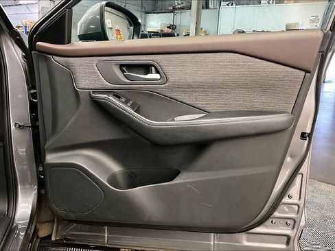 Used 2023 Nissan Rogue SV FWD image 25