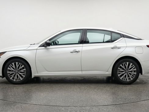 Used 2025 Nissan Altima 2.5 SV FWD image 5
