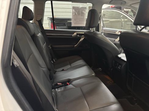 Used 2018 Lexus GX 460 image 38