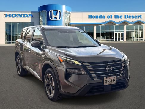 Used 2024 Nissan Rogue SV image 1