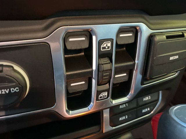 Used 2022 Jeep Wrangler Unlimited Sahara w/ LED Lighting Group AWD/4WD image 13