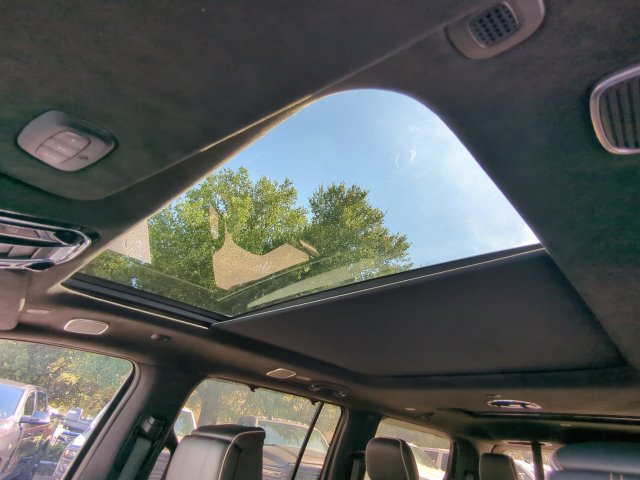 Used 2022 Jeep Grand Wagoneer Series III w/ Rear Seat Video Group 1 AWD/4WD image 24