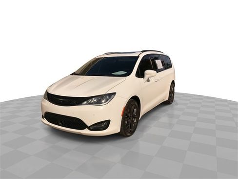 Used 2019 Chrysler Pacifica Touring-L Plus w/ Advanced Safetytec Group image 5