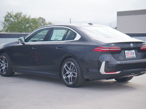 New 2026 BMW i5 eDrive40 w/ Premium Package image 7