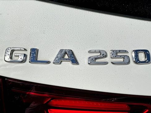 Used 2025 Mercedes-Benz GLA 250 4MATIC image 33
