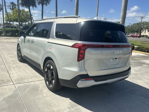 New 2026 Kia Carnival EX FWD image 8
