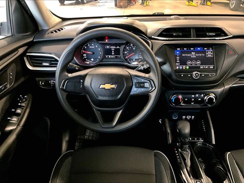 Used 2021 Chevrolet TrailBlazer LS image 18