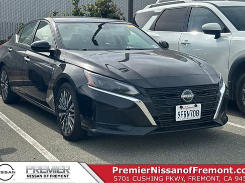 Certified 2023 Nissan Altima 2.5 SV image 1