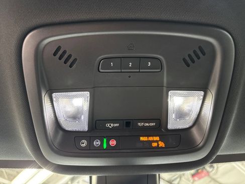 Used 2023 Chevrolet Traverse LT w/ LT Premium Package AWD/4WD image 37