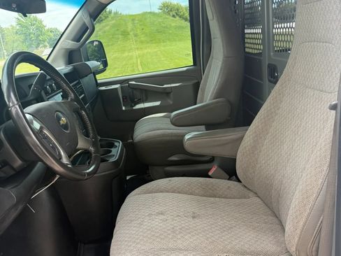 Used 2017 Chevrolet Express 3500 RWD image 7