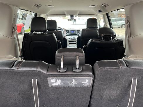 Used 2017 Chrysler Pacifica Touring-L image 15
